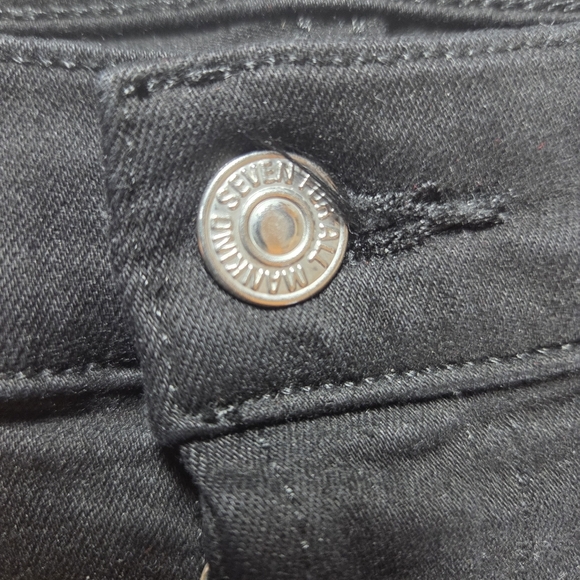 7 For All Mankind Black Ankle Cropped Distressed Jeans Size 26 - Picture 9 of 12